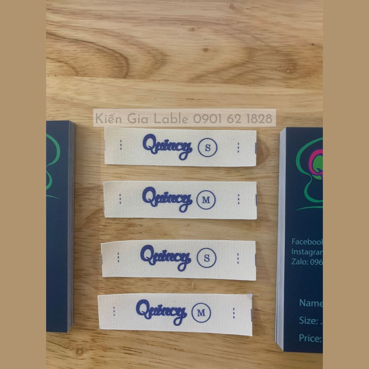 mac vai cotton_mac vai cotton gan dây cột tóc_in mác vai quan ao_kiengialable_1012 mac vai cotton_mac vai cotton gan dây cột tóc_in mác vai quan ao_kiengialable_1012